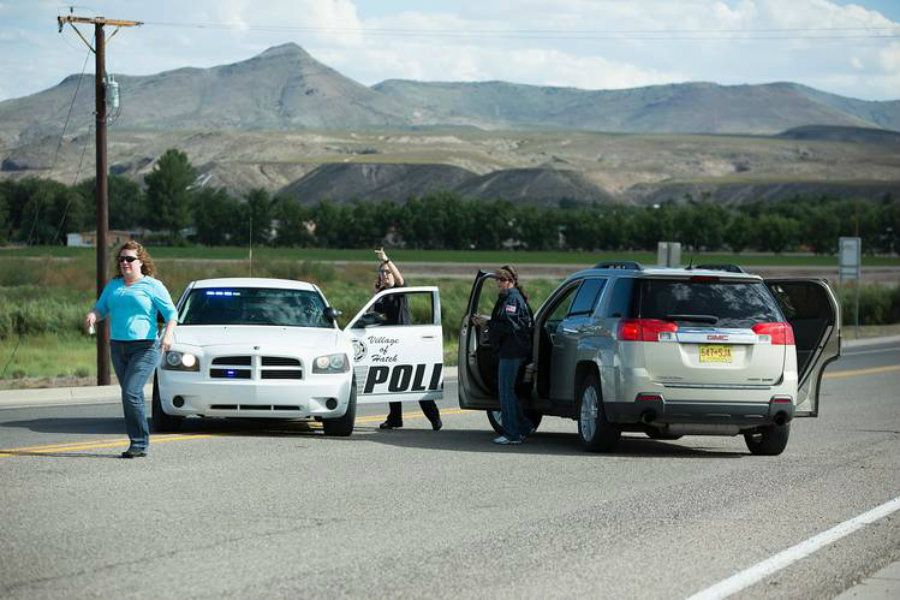 Once authorities spotted the Cruze they pursued it, eventually blocking their way what led the suspect crash the vehicle into a pile of wood. The suspect surrender and authorities noticed he had a gunshot wound in the legs. Image Credit: WSJ