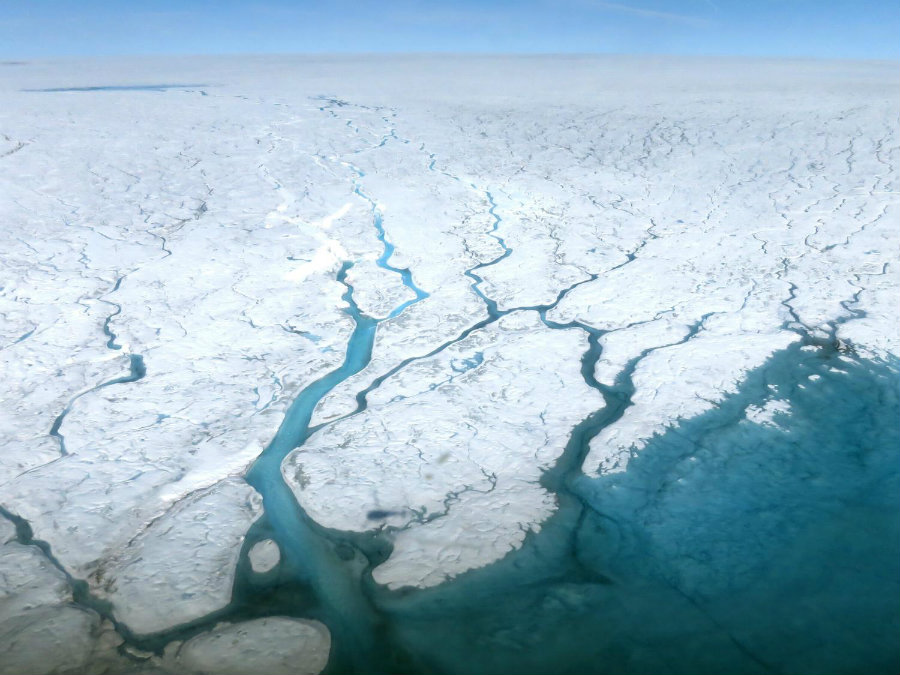 Toxic material coming from an abandoned US military base in Greenland will probably be exposed by the end of the century due to Climate Change. Photo credit: Maria-José Viñas /  NASA Earth Science News Team / Phys.org