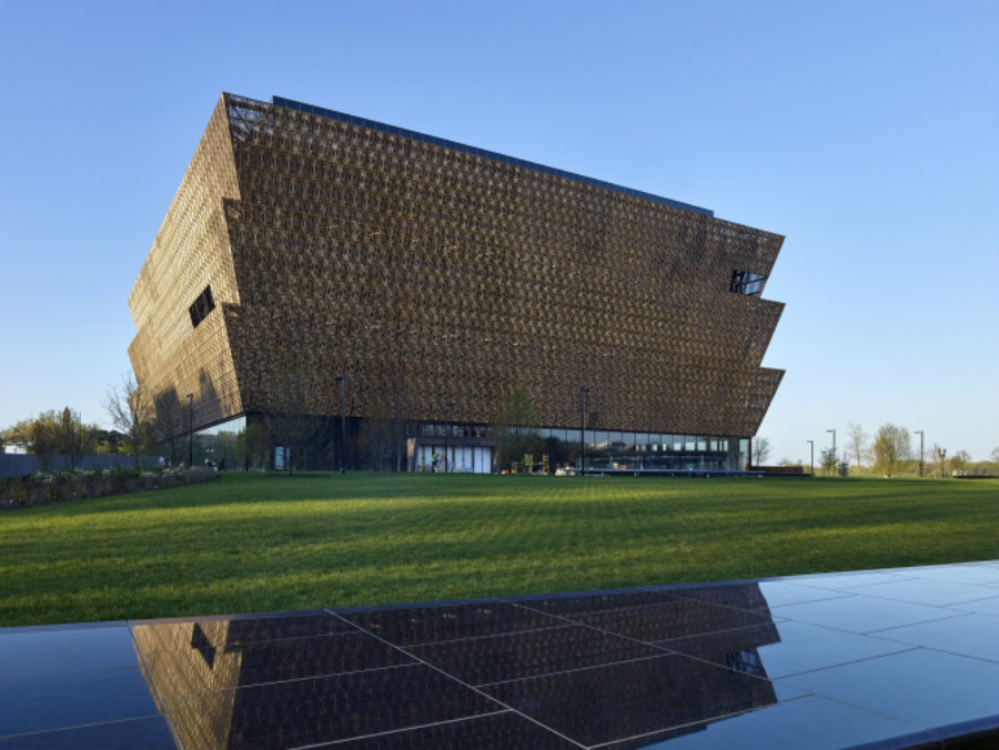 The structure encompasses 400,000 square feet, and it was built next to the Washington Monument. Photo credit: Alan Karchmer / Newsdesk.si.edu