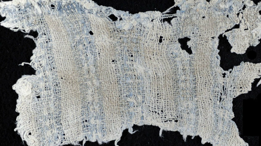 At first, the textile appeared to be colorless, but after close examination, researchers determined that it had a grayish tone that did not belong to the fabric itself. Photo credit:  Lauren A. Badams / Science Mag