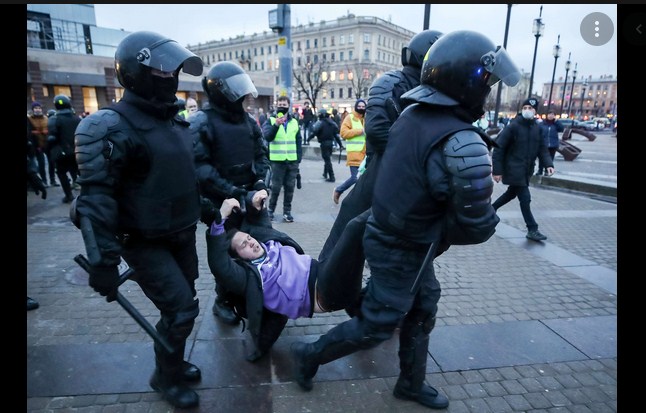 Police Assault and Arrest Over 4,500 Demonstrators in Russia